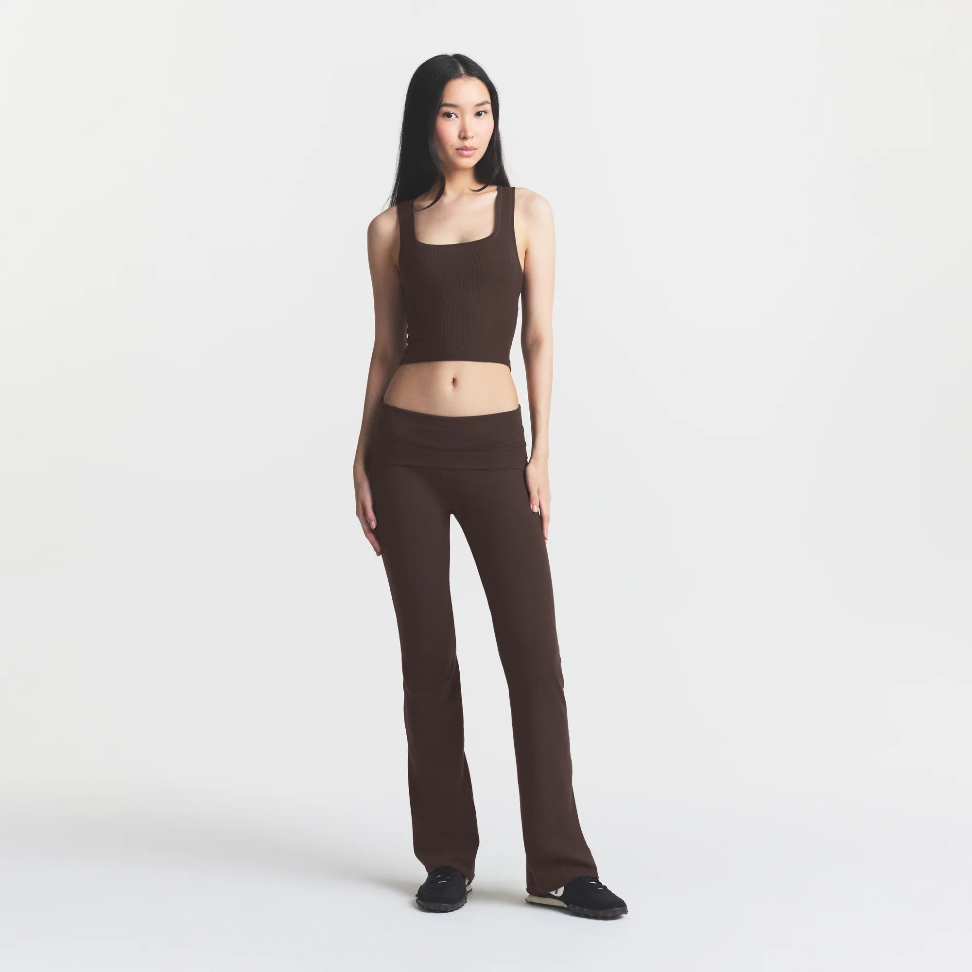 COTTON JERSEY FOLDOVER PANT | ESPRESSO ON A MODEL FRONT VIEW @ | FOCUS: 0.0, 1.0, 0.9