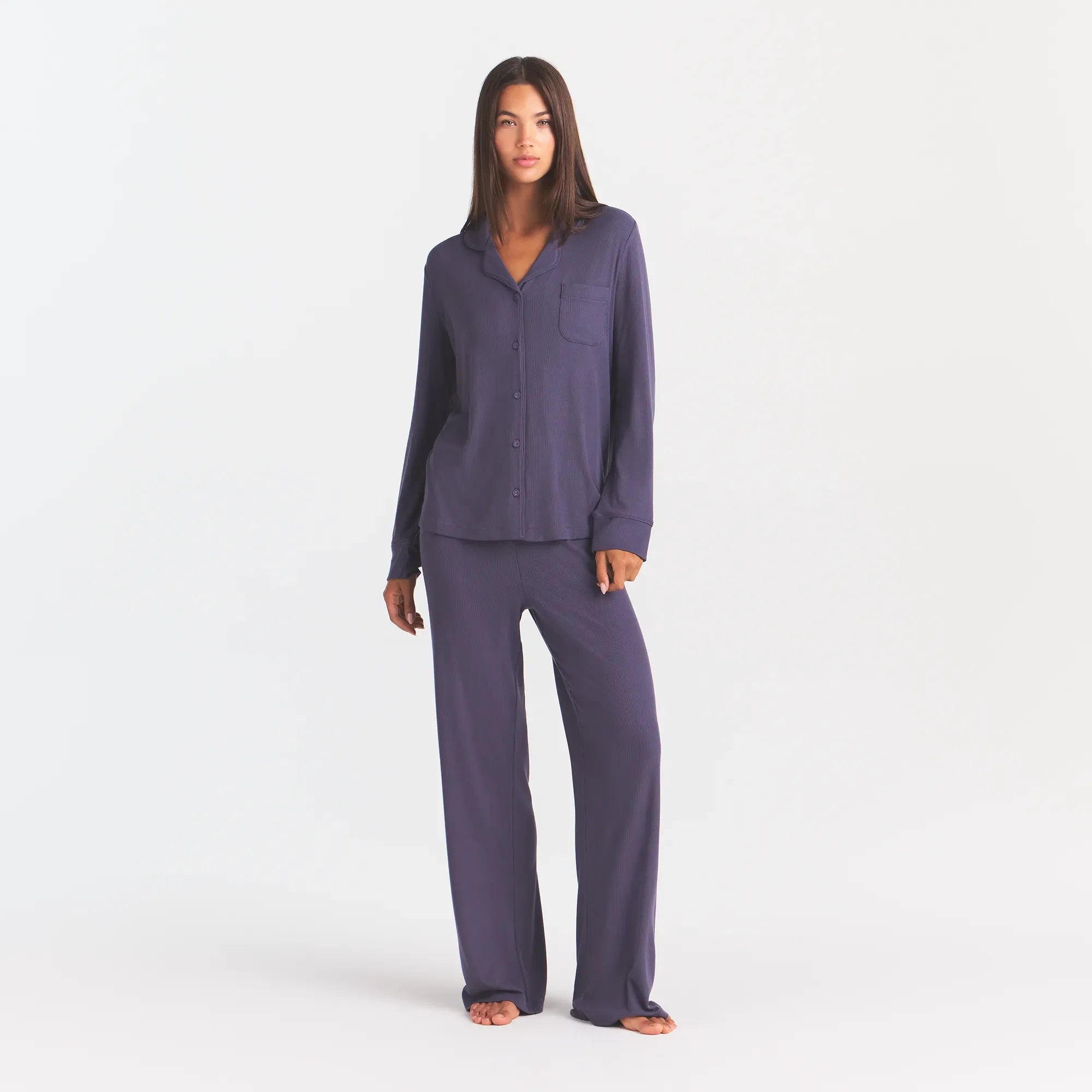 SOFT LOUNGE SLEEP SET | SLEET ON A MODEL FRONT VIEW@ | FOCUS: 0.0, 1.0, 0.9