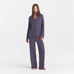 SOFT LOUNGE SLEEP SET | SLEET ON A MODEL FRONT VIEW@ | FOCUS: 0.0, 1.0, 0.9