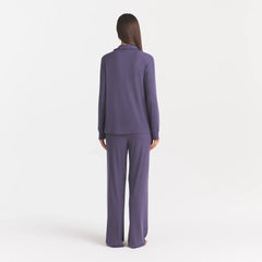 SOFT LOUNGE SLEEP SET | SLEET ON A MODEL BACK VIEW@ | FOCUS: 0.0, 1.0, 0.9