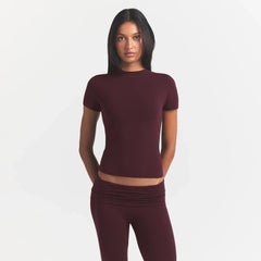 COTTON JERSEY T-SHIRT | CURRANT ON A MODEL FRONT VIEW @ | FOCUS: 0.0, 1.0, 0.9
