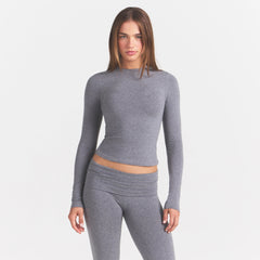 COTTON JERSEY LONG SLEEVE T-SHIRT | DARK HEATHER GREY ON A MODEL FRONT VIEW@ | FOCUS: 0.0, 1.0, 0.9
