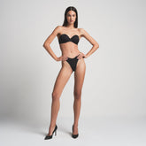 SKIMS ULTIMATE BRA STRAPLESS PUSH-UP BRA | ONYX ON A MODEL FRONT VIEW | FOCUS: 0.0, 1.0, 0.9