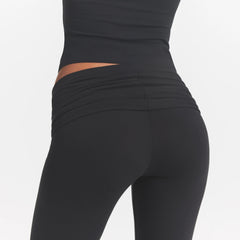 COTTON JERSEY FOLDOVER CAPRI | SOOT ON A MODEL SIDE VIEW @ | FOCUS: 0.0, 1.0, 0.9