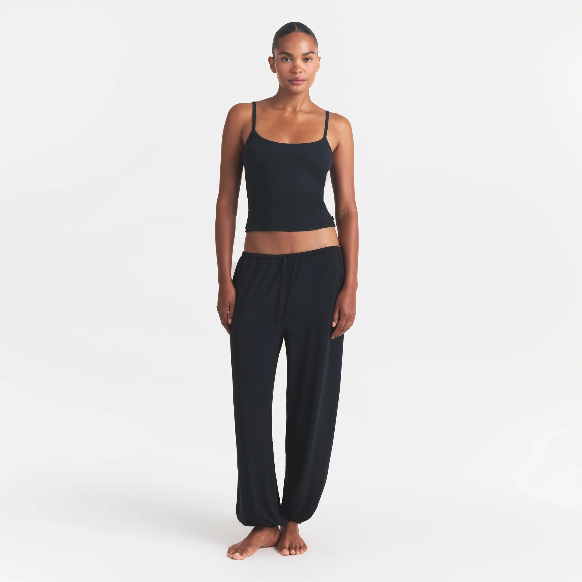 SKIMS SLEEP JOGGER | ONYX ON A MODEL FRONT VIEW @ | FOCUS: 0.0, 1.0, 0.9
