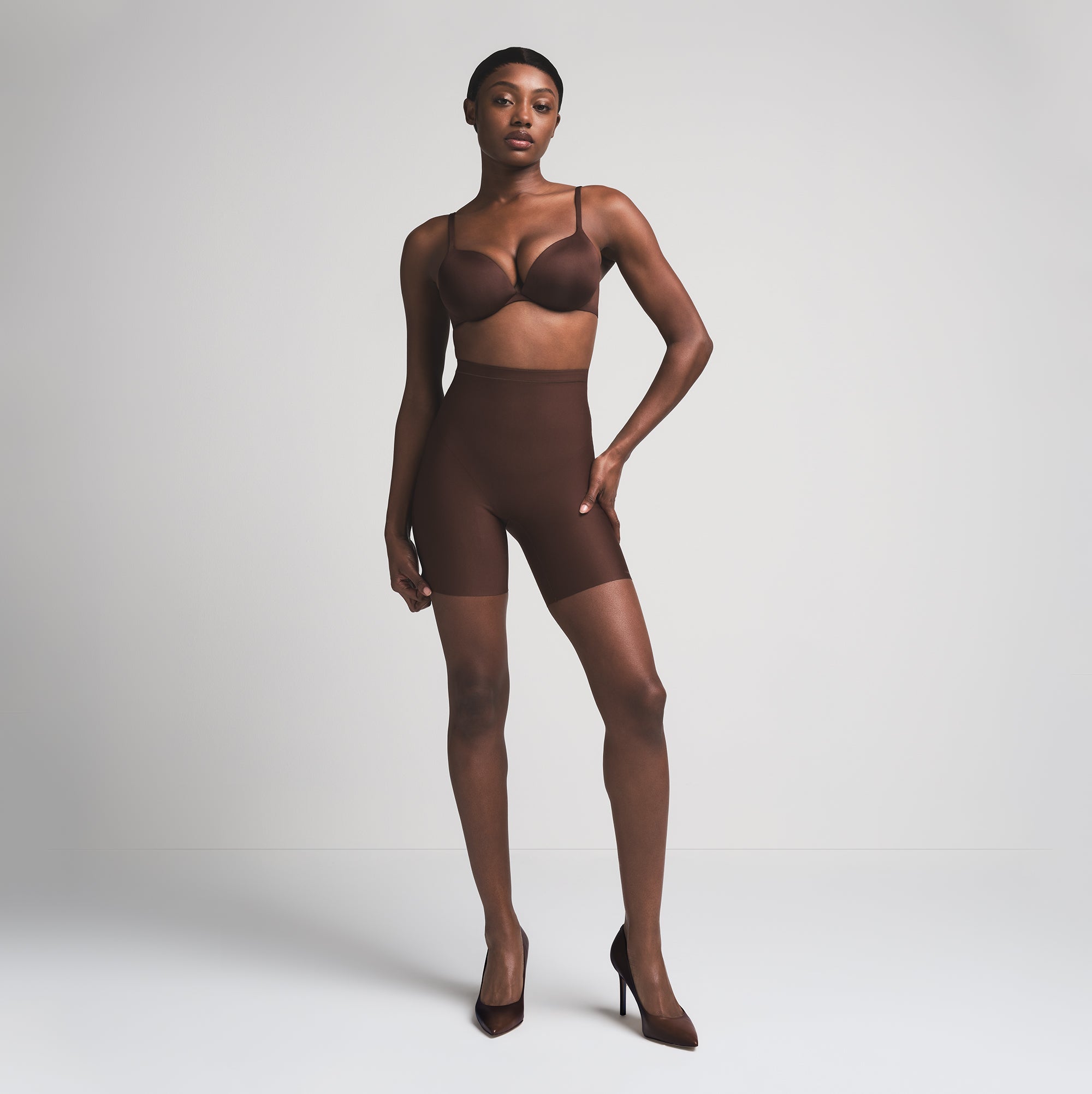 SKIMS BODY CORE SCULPT MID RISE SHORT | COCOA ON A MODEL FRONT VIEW