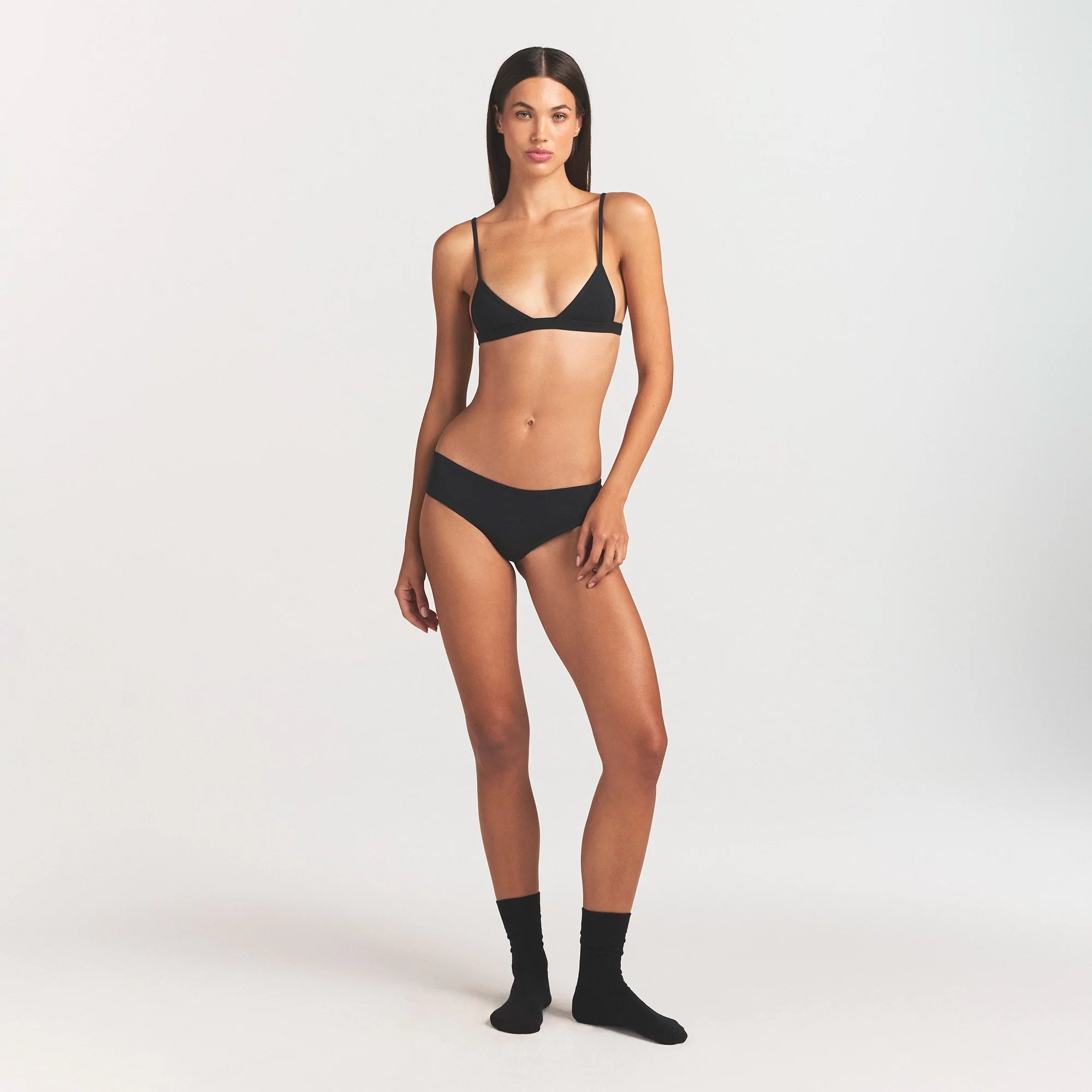 EVERYDAY COTTON TRIANGLE BRALETTE | ONYX ON A MODEL FRONT VIEW @ | FOCUS: 0.0, 1.0, 0.9