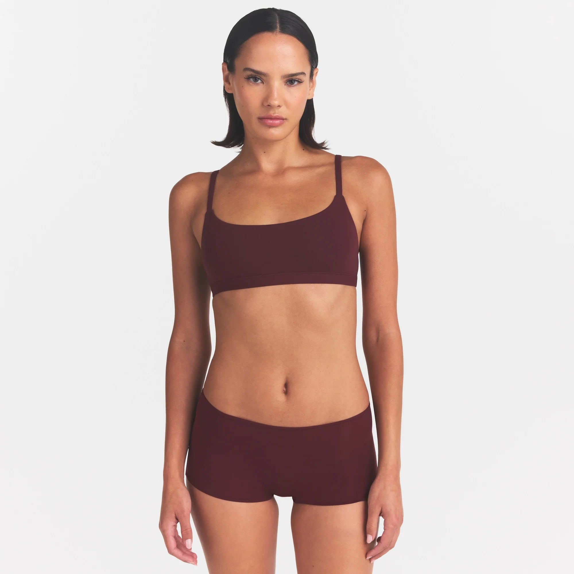 FITS EVERYBODY SCOOP BRALETTE | CURRANT ON A MODEL | FOCUS: 0.0, 1.0, 0.9