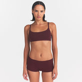 FITS EVERYBODY SCOOP BRALETTE | CURRANT ON A MODEL | FOCUS: 0.0, 1.0, 0.9