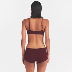 FITS EVERYBODY SCOOP BRALETTE | CURRANT ON A MODEL | FOCUS: 0.0, 1.0, 0.9