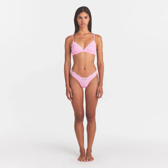 FITS EVERYBODY LACE TRIANGLE BRALETTE | BUBBLEGUM TONAL ON A MODEL FRONT VIEW