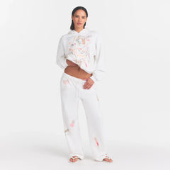 COTTON FLEECE CLASSIC STRAIGHT LEG PANT | SNOW ESSENTIALS ON A MODEL FRONT VIEW @ | FOCUS: 0.0, 1.0, 0.9