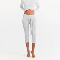 CUPRO JERSEY WRAP CAPRI | PEARL ON A MODEL SIDE VIEW @ | FOCUS: 0.0, 1.0, 0.9