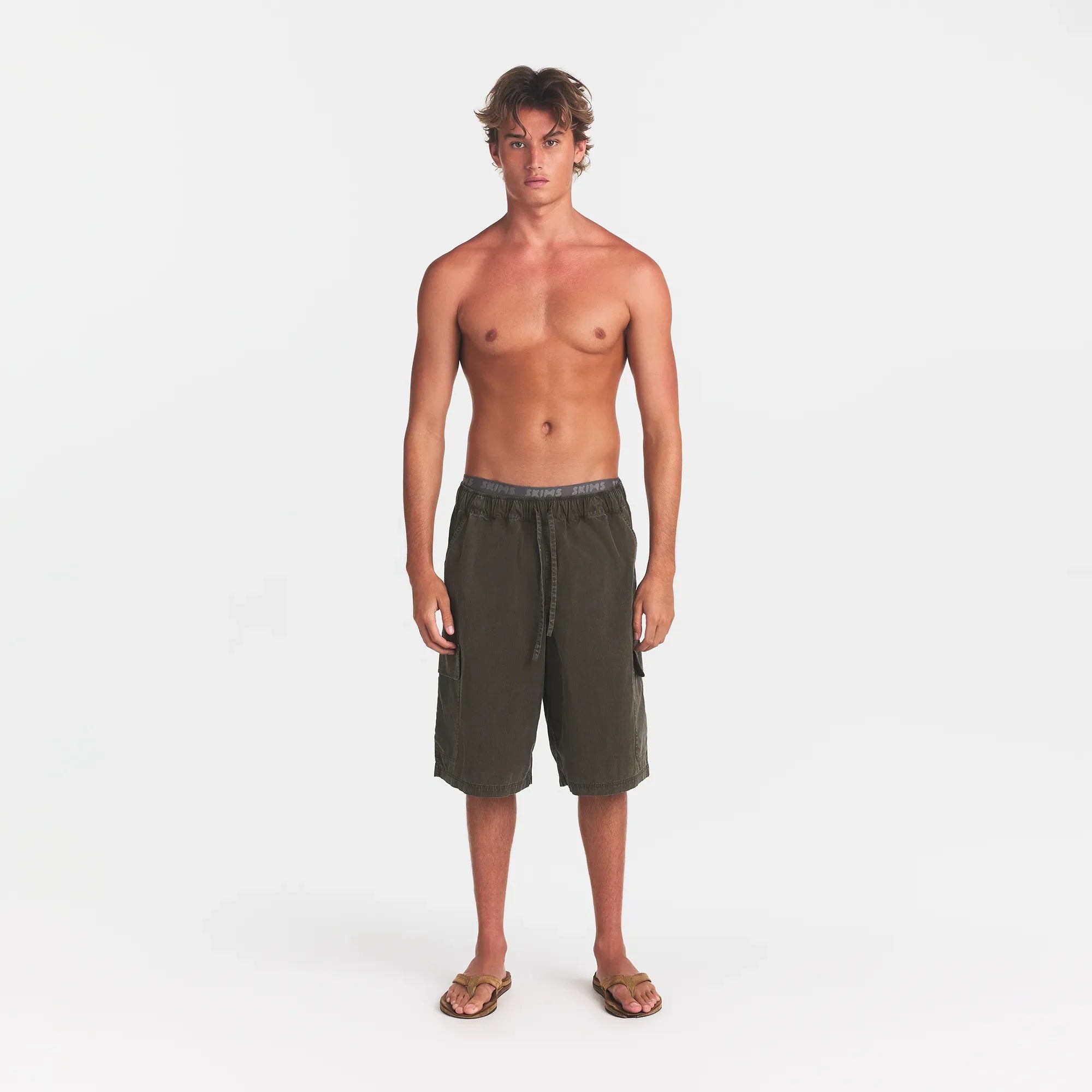 WOVEN MENS RELAXED CARGO SHORT | JUNGLE ON A MODEL FRONT VIEW @ | FOCUS: 0.0, 1.0, 0.9