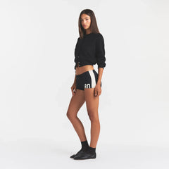 SMOOTH LAYERS MICRO SHORT | ONYX ECRU CONTRAST ON A MODEL | FOCUS: 0.0, 1.0, 0.9