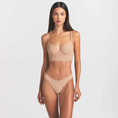 FITS EVERYBODY LOW BACK LONGLINE BRA | CLAY ON A MODEL SIDE VIEW @ | FOCUS: 0.0, 1.0, 0.9