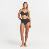SMOOTHING INTIMATES UNLINED MINIMIZER BRA | ONYX ON A MODEL FRONT VIEW @ | FOCUS: 0.0, 1.0, 0.9