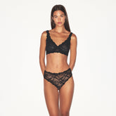 STRETCH LACE UNLINED FULL COVERAGE BRA | SOOT ON A MODEL SIDE VIEW @ | FOCUS: 0.0, 1.0, 0.9