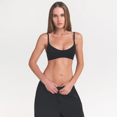 NikeSKIMS MATTE MICRO SCOOP BRA | OBSIDIAN ON A MODEL FRONT VIEW @ | FOCUS: 0.9, 0.1, 0.7