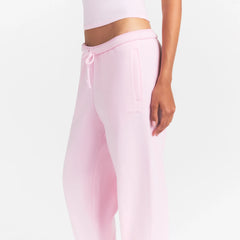 COTTON FLEECE CLASSIC JOGGER | CHERRY BLOSSOM ON A MODEL SIDE VIEW @ | FOCUS: 0.0, 1.0, 0.9
