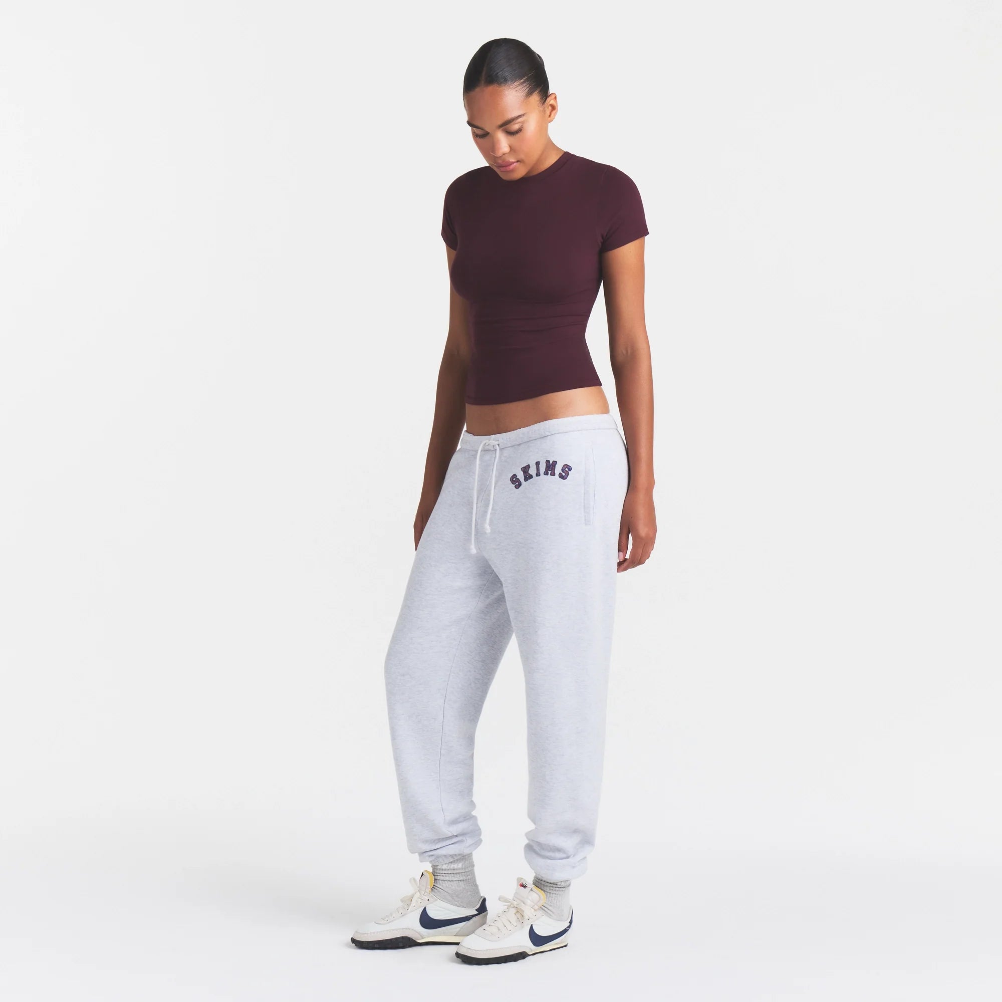 COTTON FLEECE CLASSIC JOGGER | LIGHT HEATHER GREY ARCHED SKIMS PLAID ON A MODEL | FOCUS: 0.0, 1.0, 0.9
