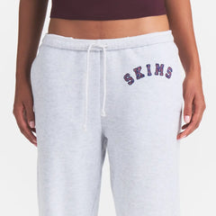 COTTON FLEECE CLASSIC JOGGER | LIGHT HEATHER GREY ARCHED SKIMS PLAID ON A MODEL | FOCUS: 0.0, 1.0, 0.9