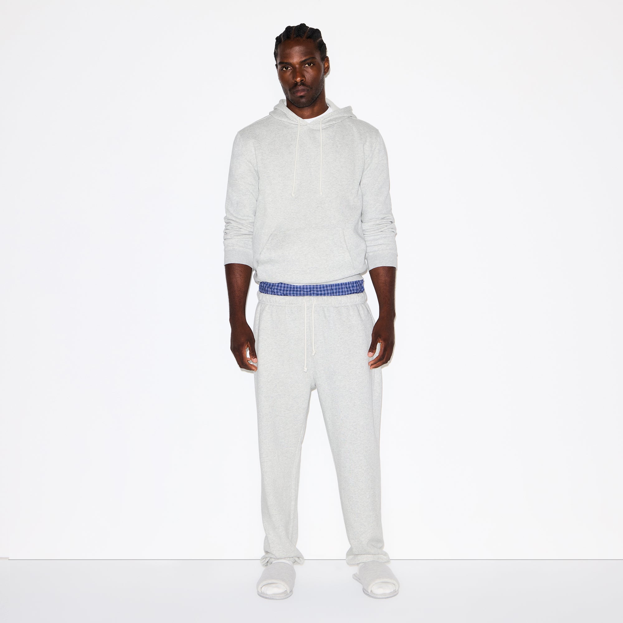 FLEECE LOUNGE MENS RELAXED JOGGER | LIGHT HEATHER GREY ON A MODEL FRONT VIEW @ | FOCUS: 0.0, 1.0, 0.9