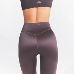 NikeSKIMS SATIN SHINE BONDED WAIST 29" LEGGING | RESIN ON A MODEL SIDE VIEW