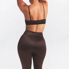 NikeSKIMS SATIN SHINE BONDED WAIST LEGGING 29" | PHOENIX ON A MODEL SIDE VIEW