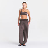 NikeSKIMS STRETCH KNIT BALLOON PANT | RESIN ON A MODEL FRONT VIEW| FOCUS: 0.0, 1.0, 0.9 @ | FOCUS: 0.0, 1.0, 0.9