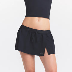 NikeSKIMS STRETCH NYLON SKORT | OBSIDIAN ON A MODEL SIDE VIEW @ | FOCUS: 0.0, 1.0, 0.9