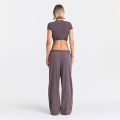 NikeSKIMS STRETCH NYLON OVERSIZED PANT | RESIN ON A MODEL FRONT VIEW @ | FOCUS: 0.0, 1.0, 0.9