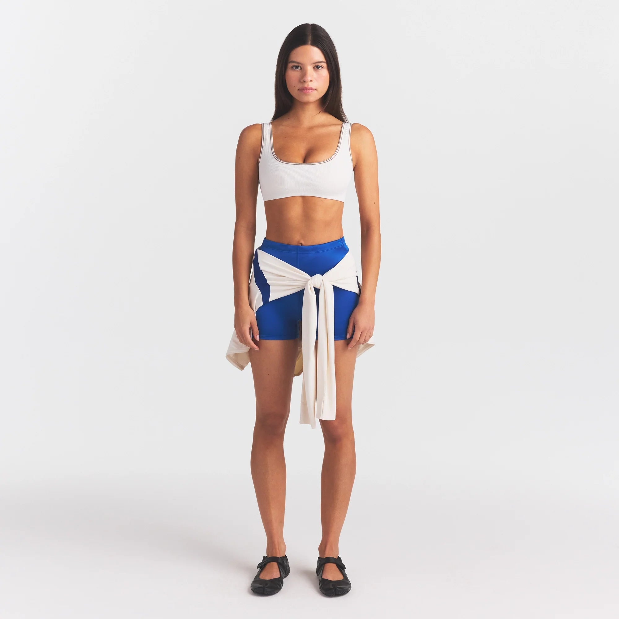 NikeSKIMS RIBBED SEAMLESS MICRO SCOOP BRA | IVORY ON A MODEL FRONT VIEW @ | FOCUS: 0.0, 1.0, 0.9