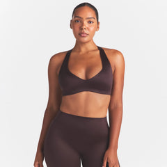 NikeSKIMS SATIN SHINE PLUNGE T-BACK BRA | PHOENIX ON A MODEL SIDE VIEW @ | FOCUS: 0.0, 1.0, 0.9
