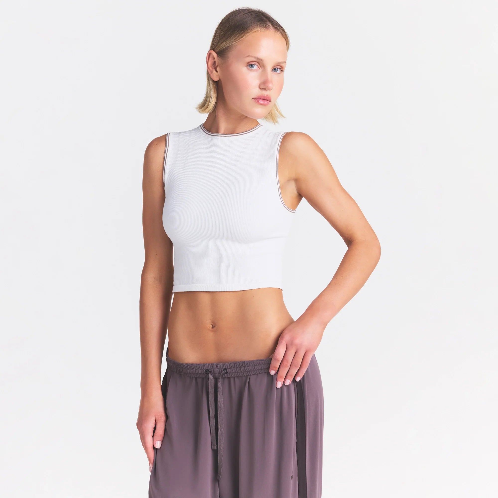 NikeSKIMS RIBBED SEAMLESS MUSCLE TANK | IVORY ON A MODEL SIDE VIEW @ | FOCUS: 0.0, 1.0, 0.9