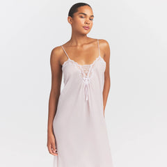 VOILE SLEEP LONG DRESS | LIGHT LILAC ON A MODEL SIDE VIEW @ | FOCUS: 0.0, 1.0, 0.9