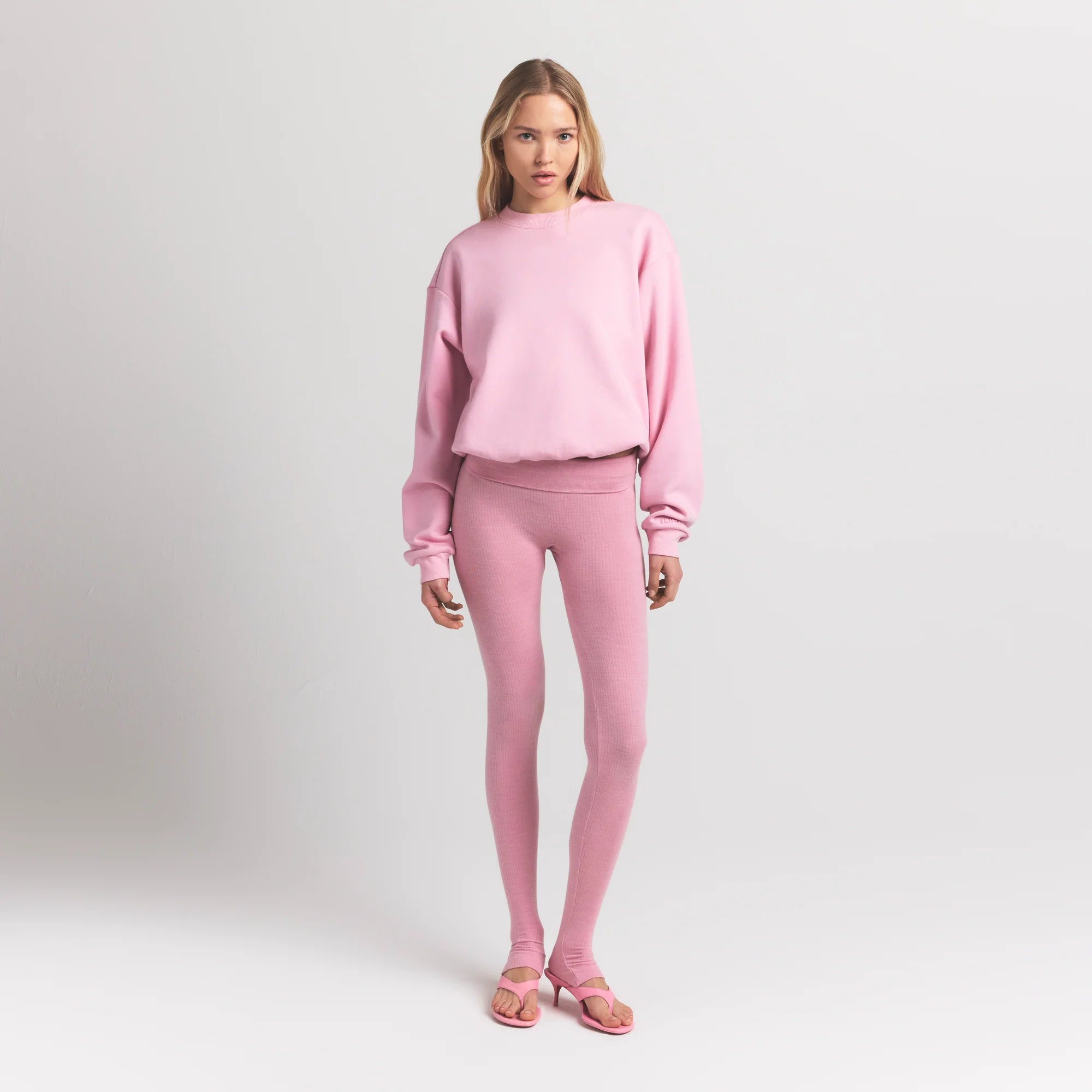 COTTON FLEECE CLASSIC CREWNECK | HALITE ON A MODEL FRONT VIEW S | FOCUS: 0.0, 1.0, 0.9