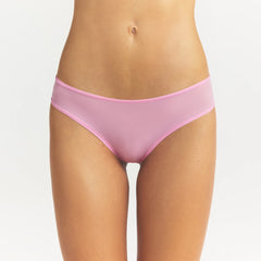 FITS EVERYBODY CHEEKY BRIEF | BUBBLE GUM ON A MODEL SIDE VIEW @ | FOCUS: 0.0, 1.0, 0.9