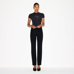 THE ESSENTIAL COLLECTION HIGH-WAISTED PINTUCK STRAIGHT LEG PANT | OBSIDIAN ON A MODEL FRONT VIEW @ | FOCUS: 0.0, 1.0, 0.9