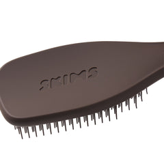 TANGLE TEEZER X SKIMS THE ULTIMATE DETANGLER | FINE AND FRAGILE COCOA FLAT ON A WHITE BACKGROUND | FLT