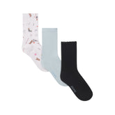 TEXTURED SOCK 3-PACK | SNOW-ESSENTIALS FLAT ON A WHITE BACKGROUND | FLT @ | FOCUS: 0.0, 1.0, 0.9