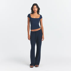 COTTON JERSEY SCOOP NECK T-SHIRT | NAVY ON A MODEL FRONT VIEW @ | FOCUS: 0.0, 1.0, 0.9