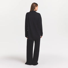ORGANIC COTTON SLEEP LONG SLEEVE SET | OBSIDIAN ON A MODEL FRONT VIEW @ | FOCUS: 0.0, 1.0, 0.9