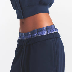 COTTON FLEECE CLASSIC STRAIGHT LEG PANT | NAVY ON A MODEL | FLT@ | FOCUS: 0.0, 1.0, 0.9