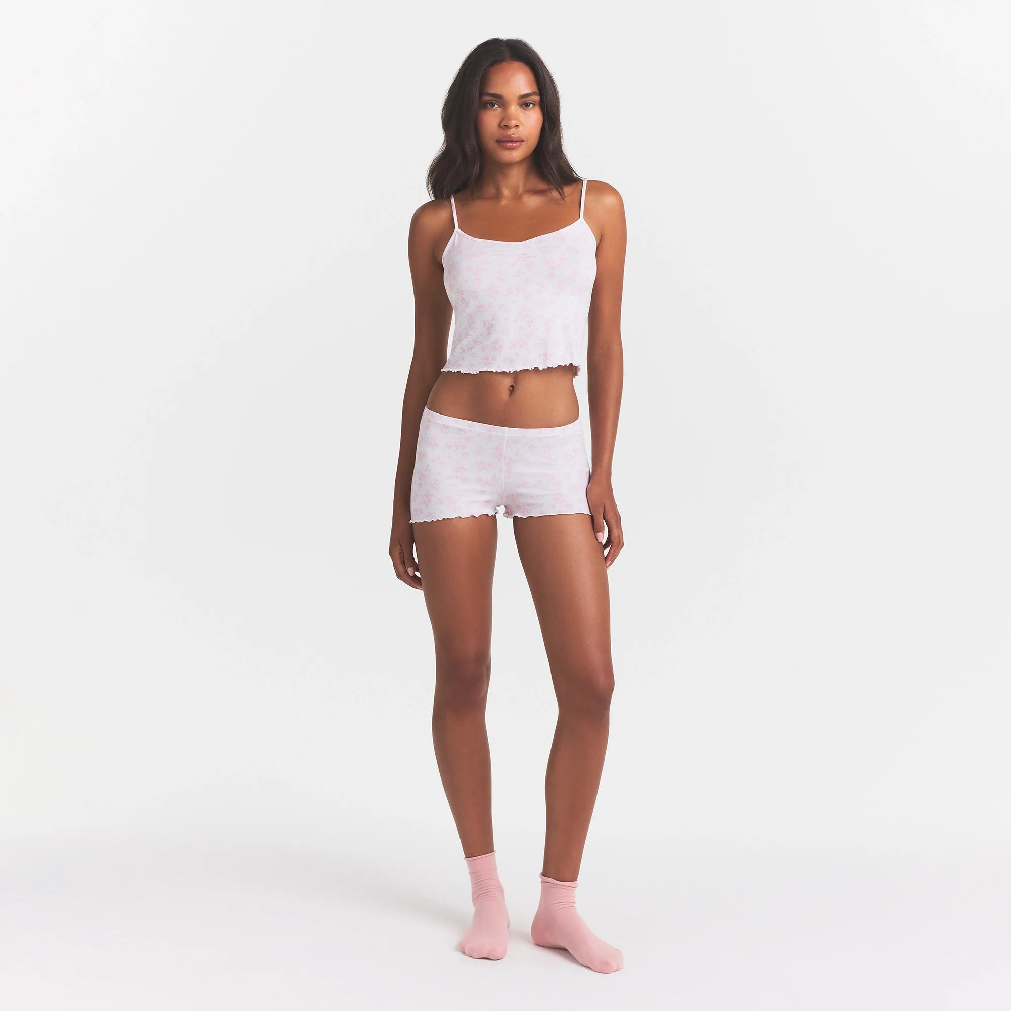 SKIMS SLEEP CAMI SET | SNOW DELICATE FLORAL PRINT ON A MODEL FRONT VIEW @ | FOCUS: 0.0, 1.0, 0.9