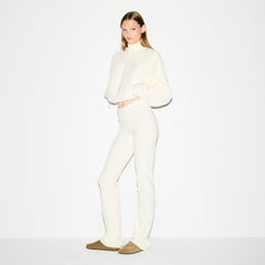 OUTDOOR FLEECE HALF ZIP | ECRU ON A MODEL FRONT VIEW @ | FOCUS: 0.0, 1.0, 0.9