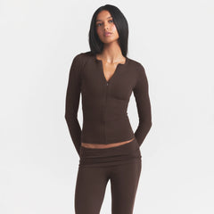 COTTON RIB ZIP UP TOP | ESPRESSO ON A MODEL FRONT VIEW @ | FOCUS: 0.0, 1.0, 0.9
