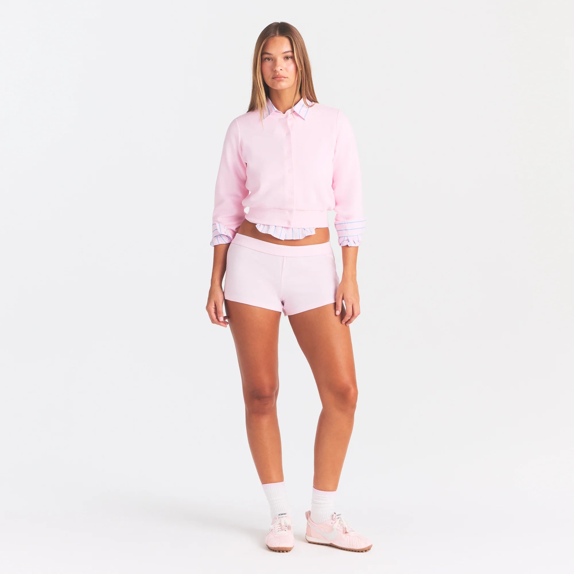 COTTON FLEECE SHRUNKEN CARDIGAN | CHERRY BLOSSOM ON A MODEL FRONT VIEW @ | FOCUS: 0.0, 1.0, 0.9