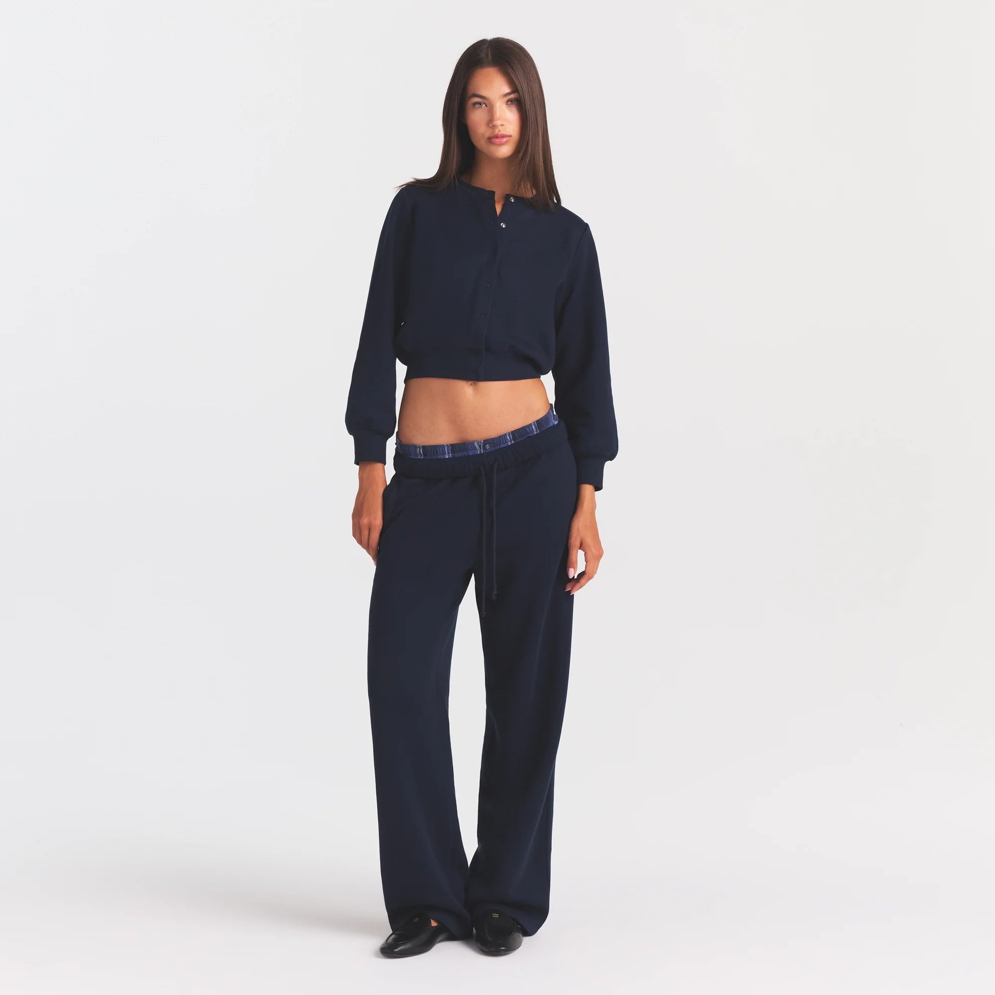 COTTON FLEECE SHRUNKEN CARDIGAN | NAVY ON A MODEL FRONT VIEW @ | FOCUS: 0.0, 1.0, 0.9