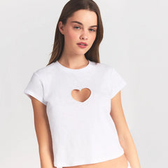 WORN IN JERSEY BABY HEART T-SHIRT | SNOW ON A MODEL FRONT VIEW @ | FOCUS: 0.0, 1.0, 0.9